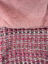 Charger l&#39;image dans la galerie, Cape anti-froid « La vie en PINK » 